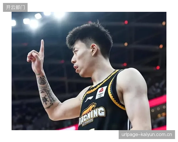 张镇麟为上海男篮补上冠军拼图,王哲林成功转型为球队战术蓝领核心。 张镇麟为上海男篮补上冠军拼图,王哲林成功转型为球队战术蓝领核心。